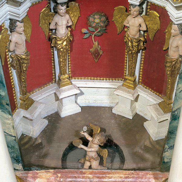 Vue de la partie intérieure de l'autel où est tombée l'hostie