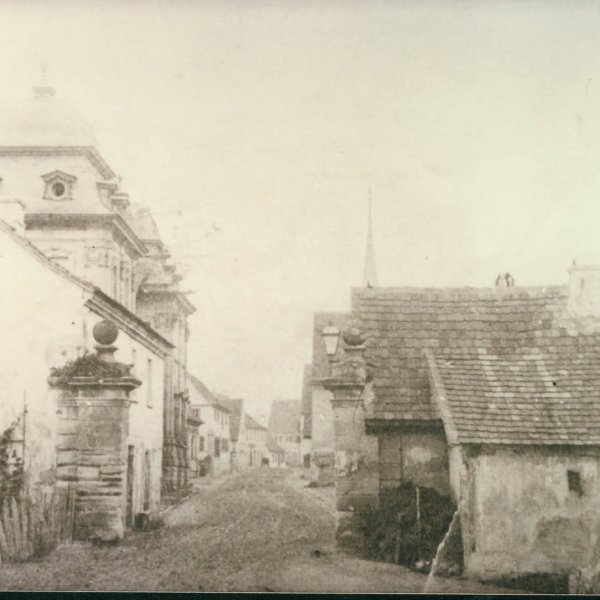 View around 1900 from the shrine through the former lower gate in the direction of the village centre